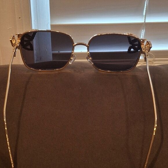 Woman’s Gold Crystal Rimmed Butterfly Chic Sun Glasses - Picture 6 of 12